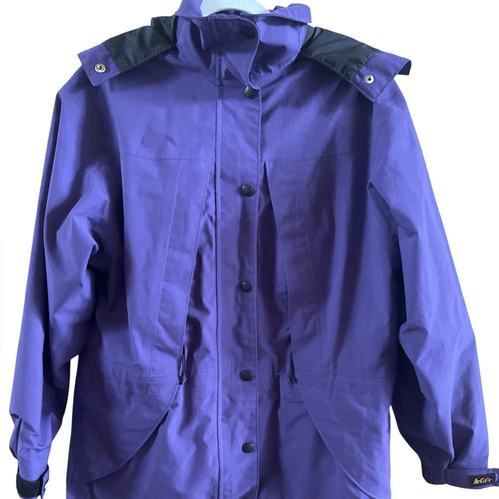 REI Women’s Gore-Tex Purple Lightweight Coat Sz 8‎ Hood Pockets Water Wind Proof
